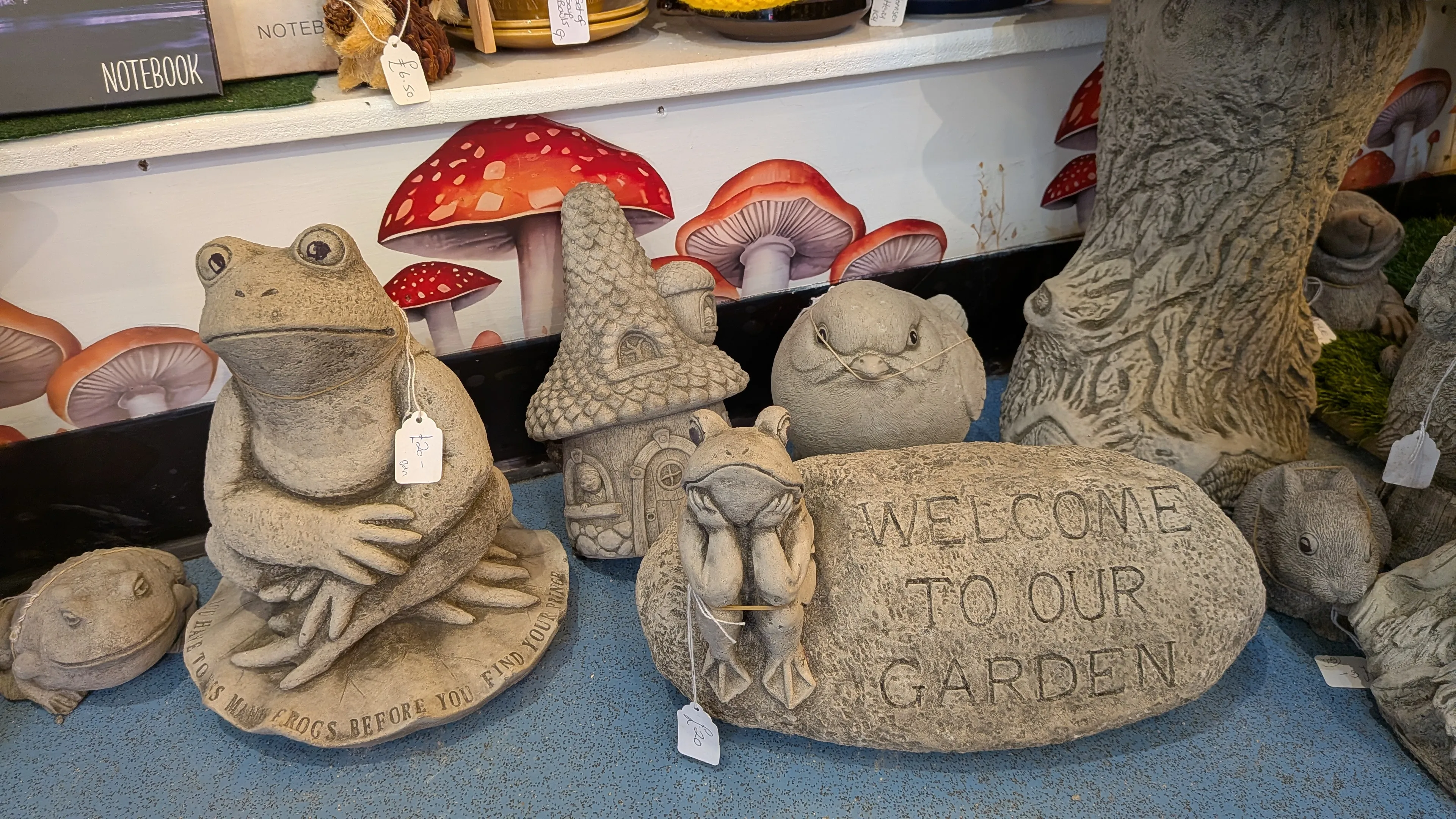 Garden statues and animal ornaments